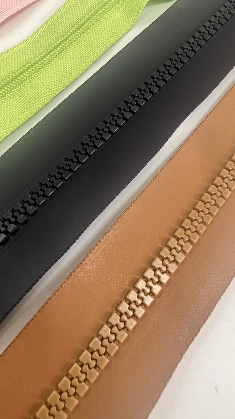 Resin zipper